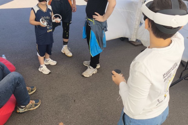 Предоставили телевизоры на стойках, консоли PlayStation и VR-гарнитуры для мероприятия по спорту